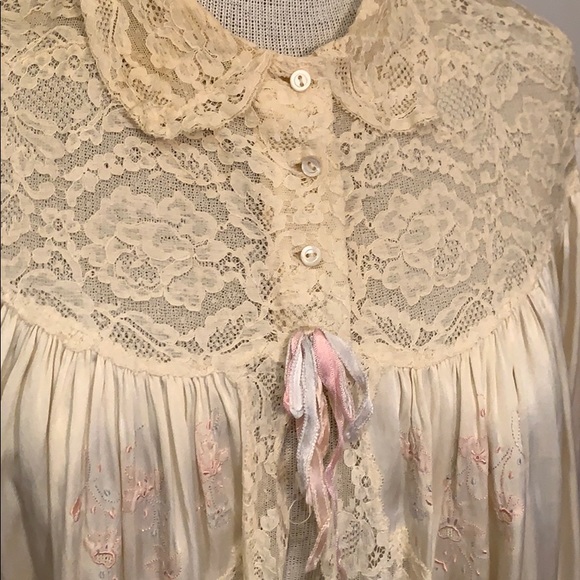 Vintage Silk and Lace Liseuse - Picture 3 of 6